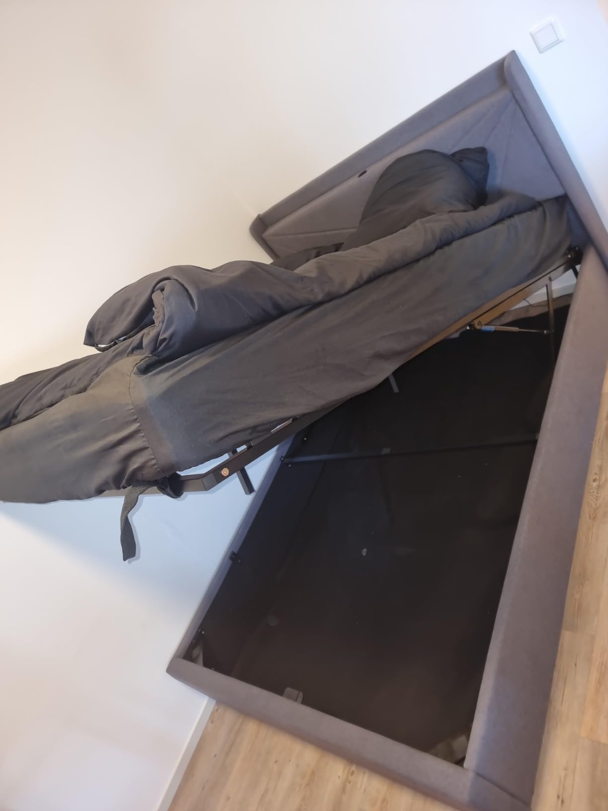 Dolamaní 822021AAB-11 Letto imbottito 90x200 grigio lino USB