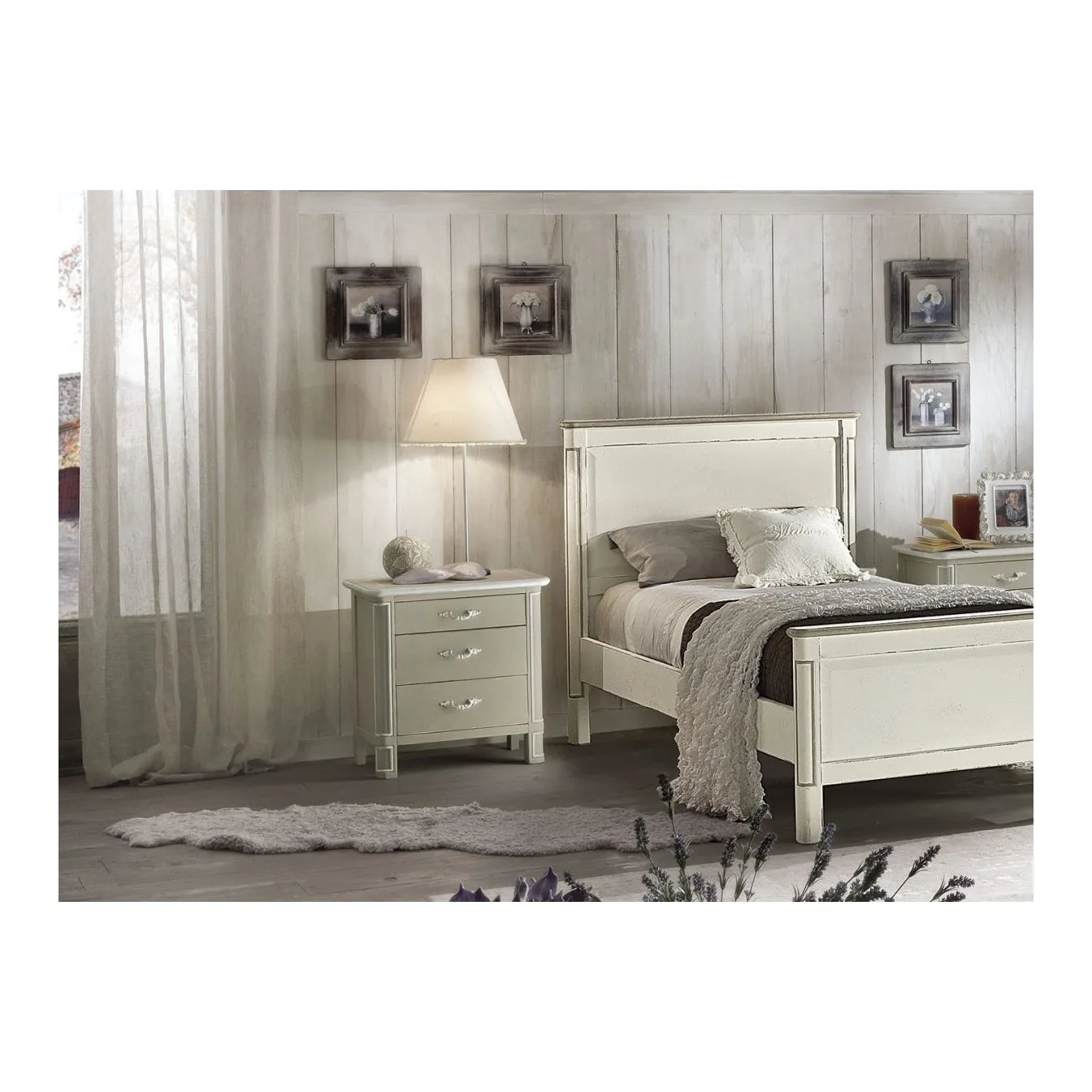 Epocantica Provenzale comodino 3 cassetti legno massello