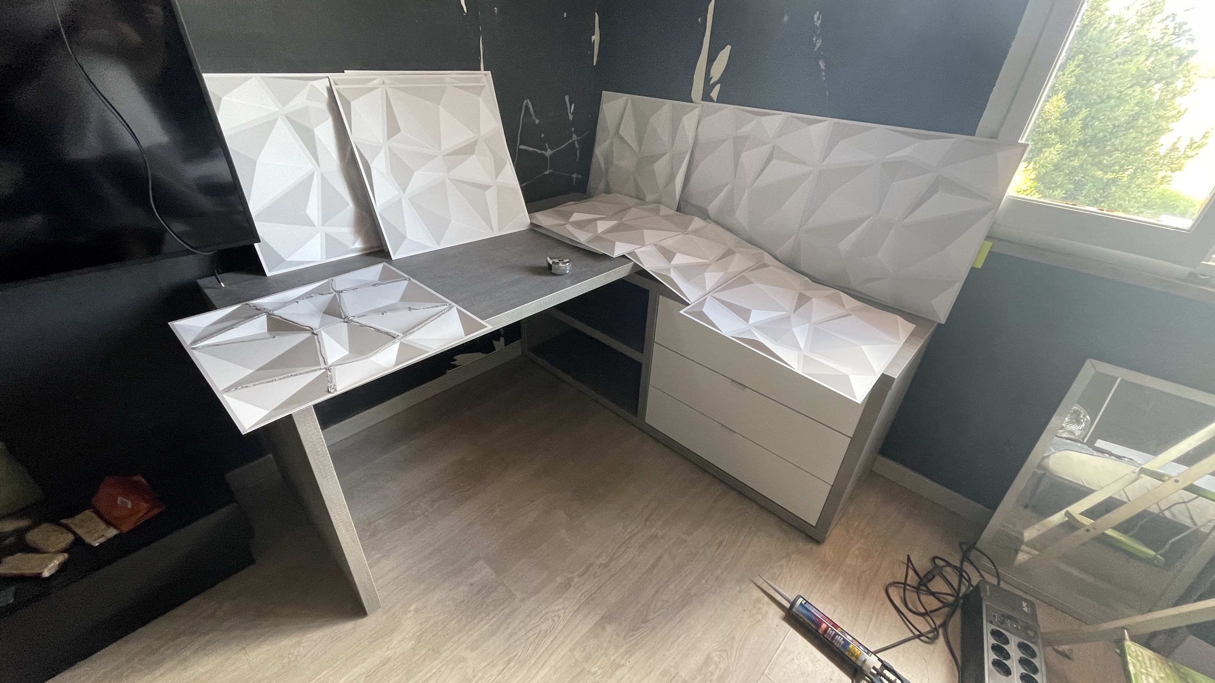 Composad Pratico Scrivania angolare 140x150 cemento bianco
