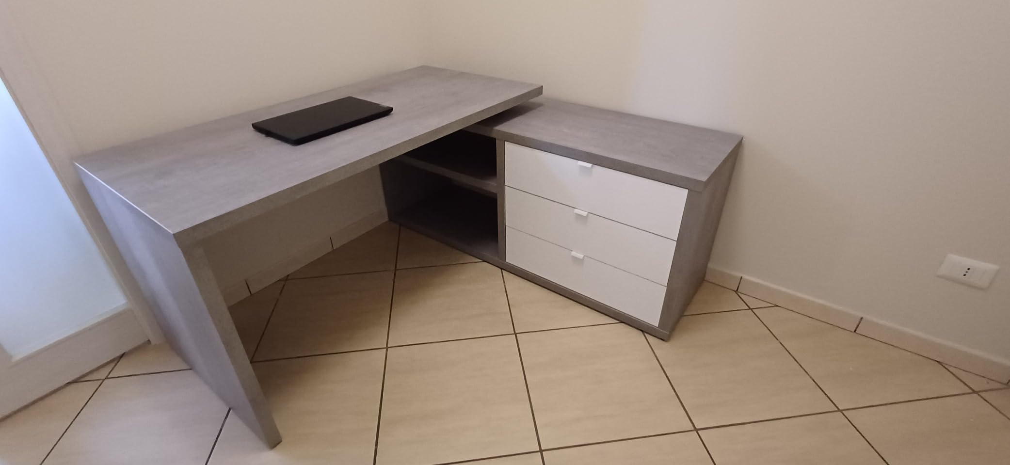 Composad Pratico Scrivania angolare 140x150 cemento bianco